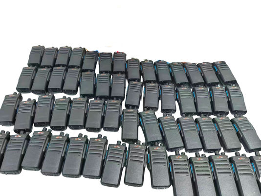 شراء BF-9700 Waterproof IP67 Walkie Talkie with 2800mAh Battery 16 Channels VHF UHF Digital Two-Way Radio التصنيع عبر الإنترنت